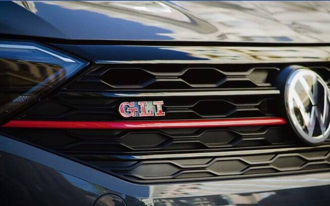 VW Jetta GLi: o teaser não revela muito, mas é possível ver detalhes de sua grade personalizada