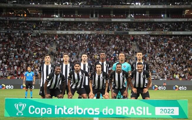 Botafogo se impõe com facilidade e deixa 'fantasma' para trás em goleada na Copa do Brasil