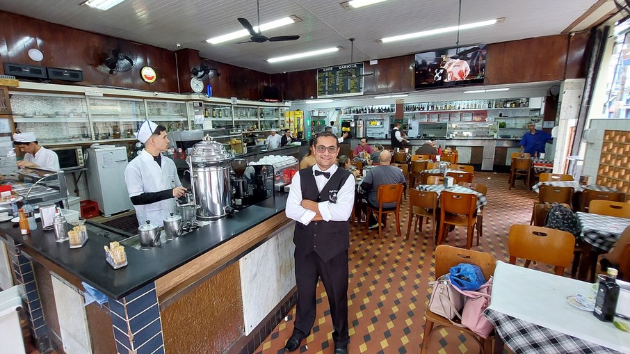 Genivaldo Francisco dos Santos trabalha há 27 anos no Café Carioca