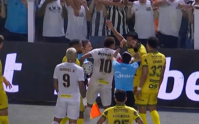 Santos é absolvido no STJD por cusparada de torcedor em Reinaldo