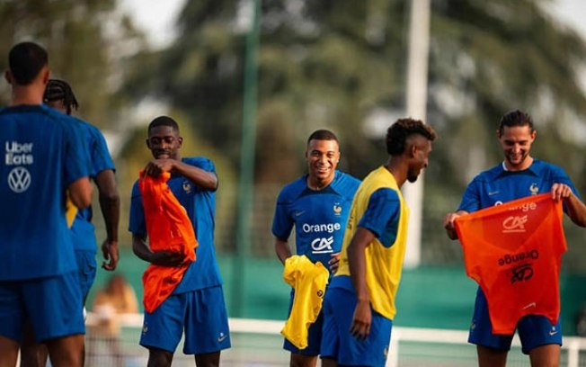 Jogadores da França durante treinamento da equipe - Foto: Divulgação/FFF