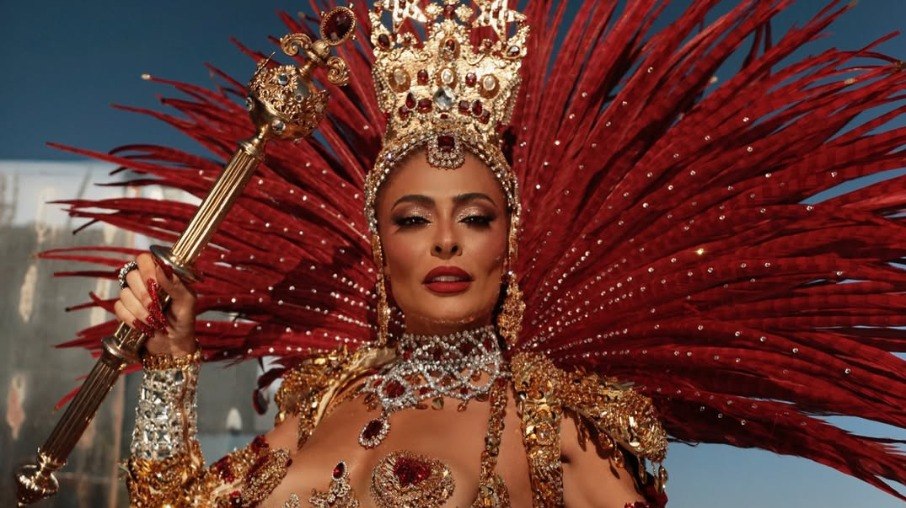 Juliana Paes como rainha de bateria da Viradouro