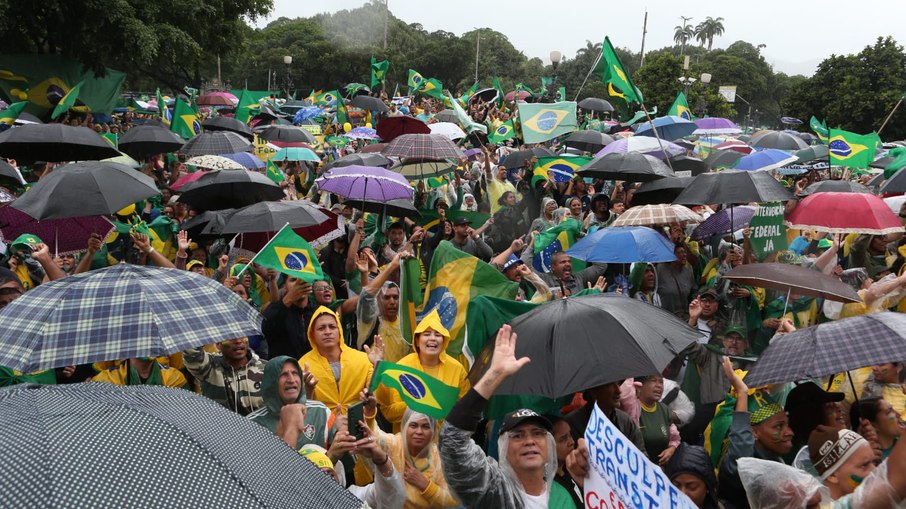 Manifestação em apoio a Jair Bolsonaro (PL) na Central do Brasil, no Rio de Janeiro