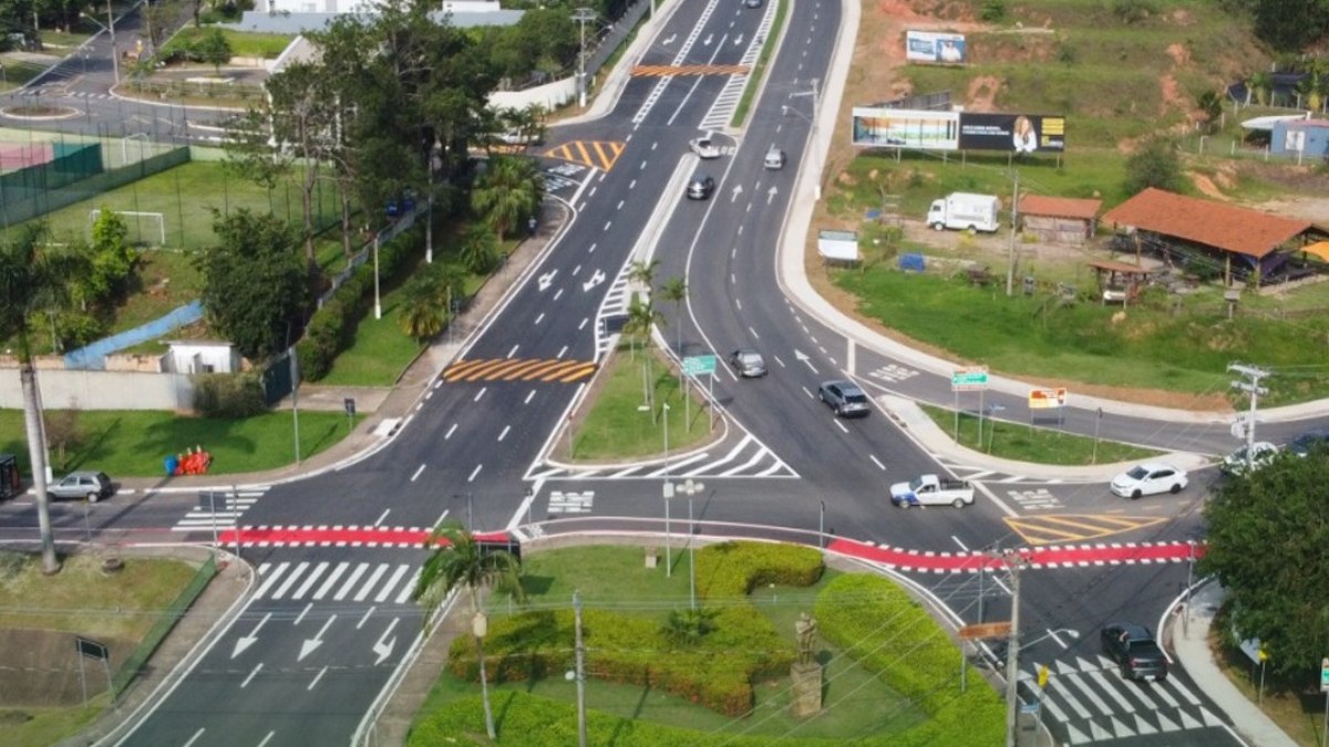 Nova sinalização foi instalada após recapeamento e construção de canteiro central