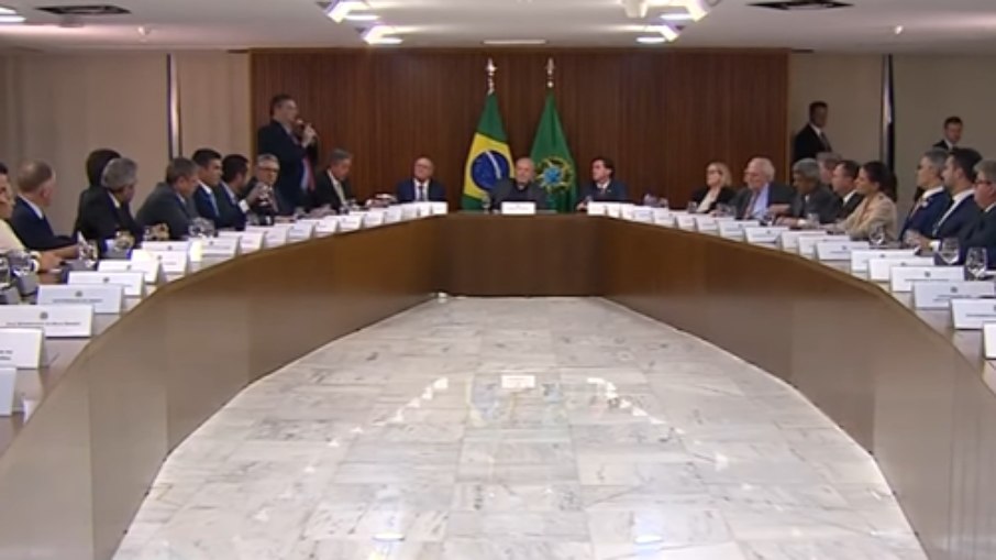 Lula e os 27 governadores reunidos em Brasília