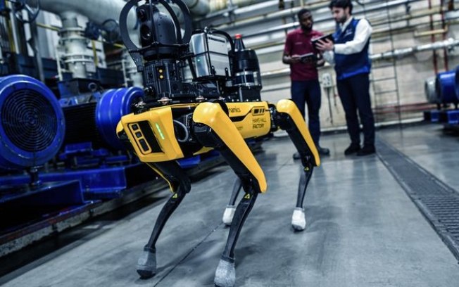 BMW “adota” cão-robô para coletar dados em fábrica no Reino Unido