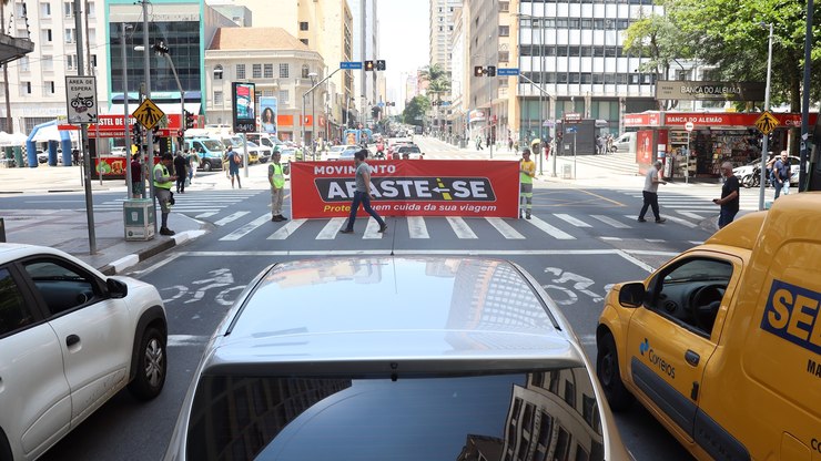 Movimento “Afaste-se” orienta motoristas sobre segurança viária