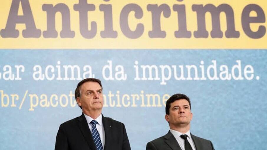 Jair Bolsonaro ao lado de Sergio Moro, quando o ex-juiz ainda ocupava o cargo de Ministro da Justiça