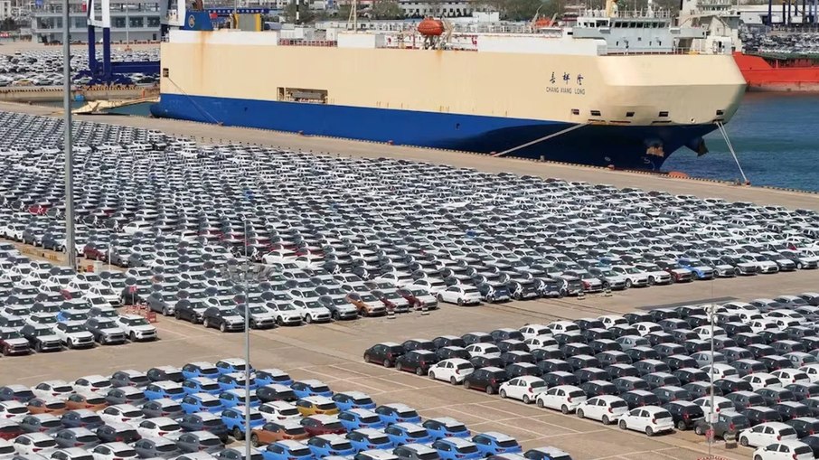 Carros em porto para exportação Carros em porto para exportação