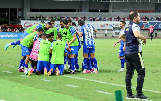 Paysandu comemora gol sobre o Remo no grande clássico paraense