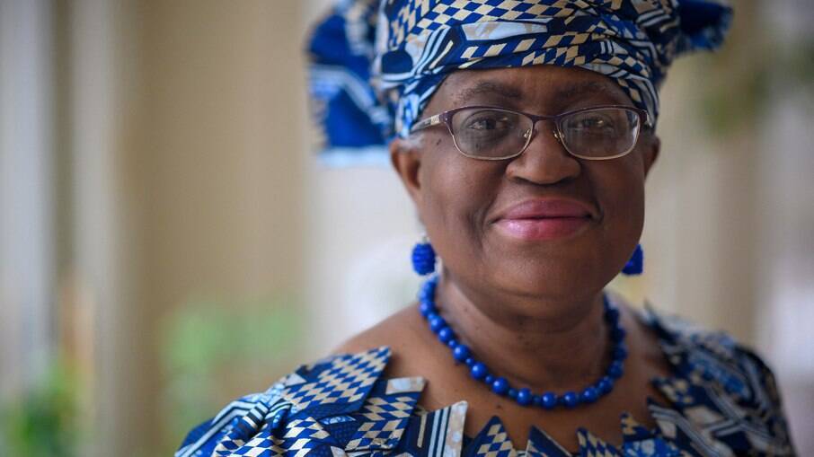 Nigeriana é a primeira mulher e africana a assumir a diretoria-geral da OMC