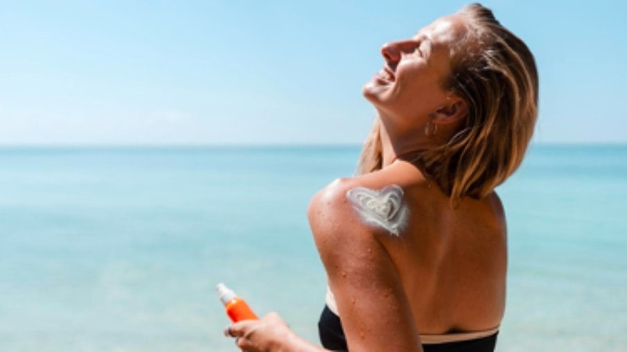 Você sabe como cuidar da pele no verão? Confira dicas para mantê-la saudável