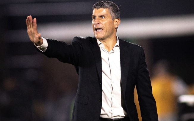 Pedro Emanuel terá duas semanas de trabalho para ajustar o Vasco