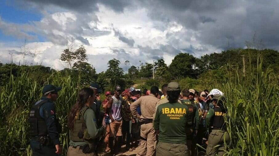 Profissionais do Ibama durante ação na Amazônia