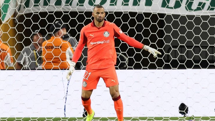 Palmeiras confirma a saída do goleiro Weverton