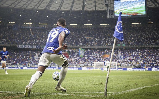 Cruzeiro chegou a ter cinco atacantes utilizado no clássico contra o América-MG