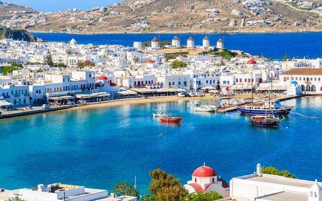 Mykonos, na Grécia, é um dos lugares para viajar da lista, pois tem ganhado destaque por sua beleza