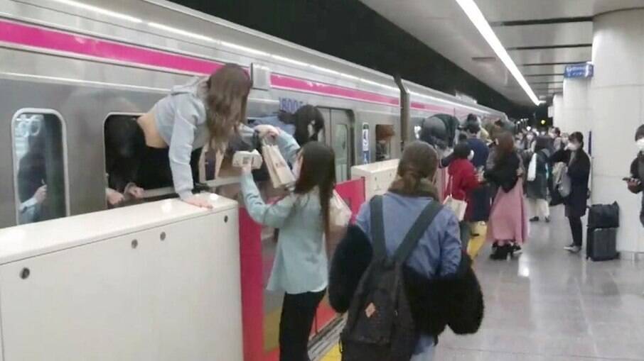Pessoas tentaram fugir do trem pelas janelas