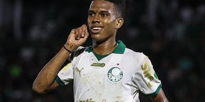 Estrela do Palmeiras, Estêvão busca primeiro gol em clássicos