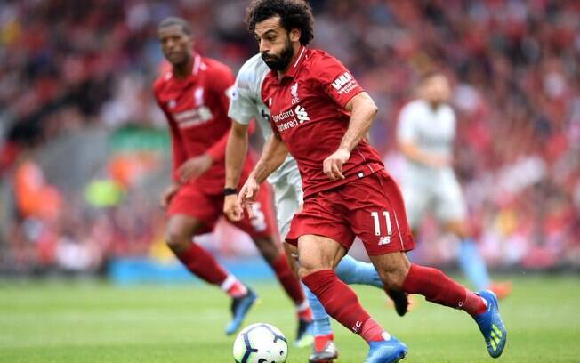 Salah foi o autor do primeiro gol do Liverpool na goleada sobre o West Ham. Reds e Manchester City venceram