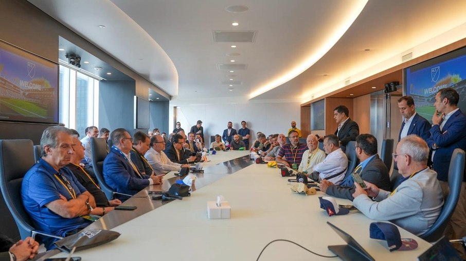 Presidentes clubes em reunião com NFL e MLS