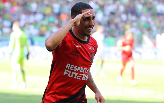 Christian está fora há três meses, mas fica perto de voltar Christian está fora há três meses, mas fica perto de voltar