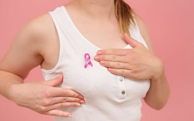 Outubro Rosa: como realizar o autoexame de cancro da mama