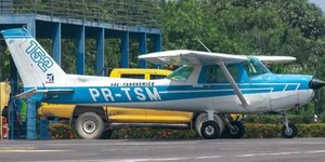 Avião de treino cai em Manaus e mata dois; veja como aconteceu