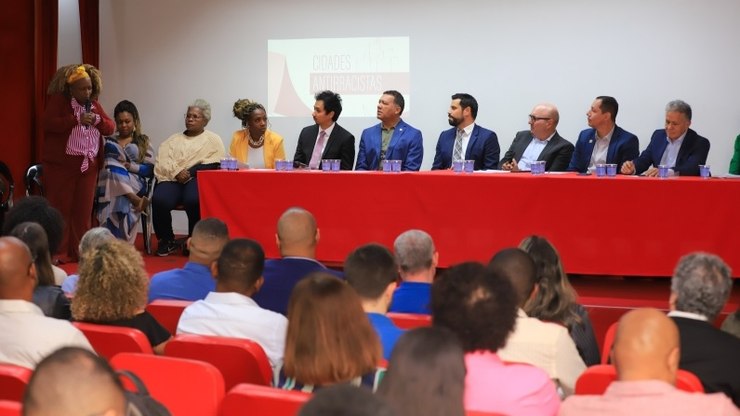 Vinhedo adere ao Pacto das Cidades Antirracistas