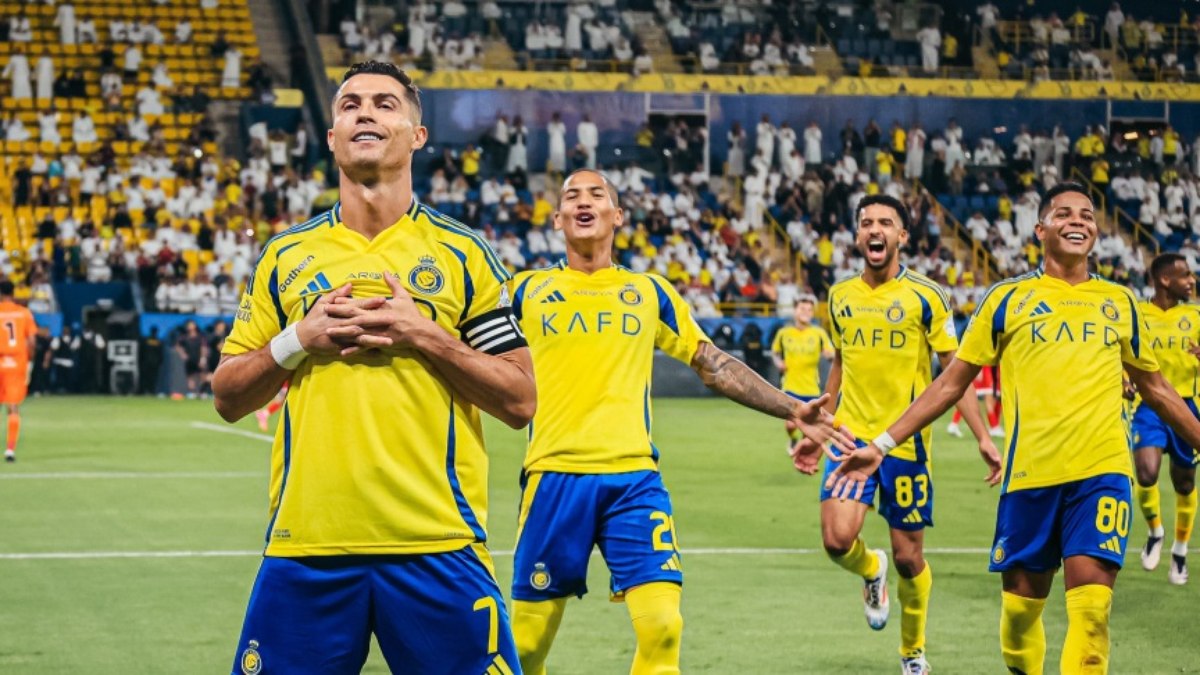 Cristiano Ronaldo comemora gol com a camisa do Al-Nassr