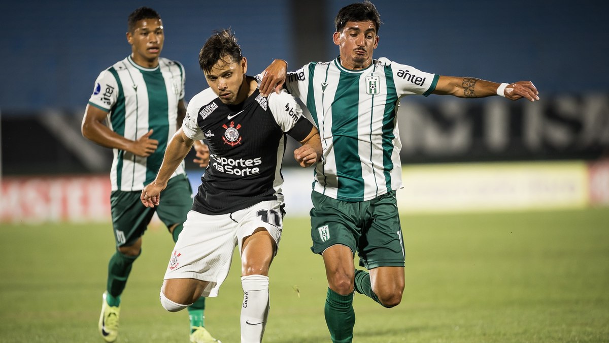 Corinthians vence Racing e segue vivo na Copa Sul-Americana