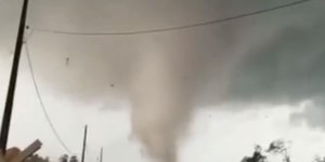 Tornado atinge cidade do Paraná e deixa 20 desalojados