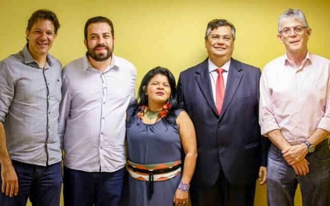 Fernando Haddad, Guilherme Boulos, Sonia Guajajara, Flávio Dino e Ricardo Coutinho lançaram manifesto contra o governo Bolsonaro