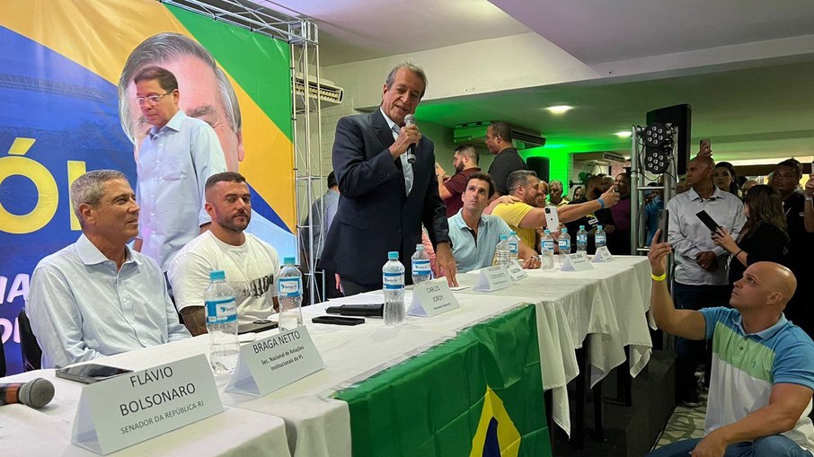 Valdemar Costa Neto confirma que Flávio Bolsonaro será candidato do partido para a prefeitura do Rio