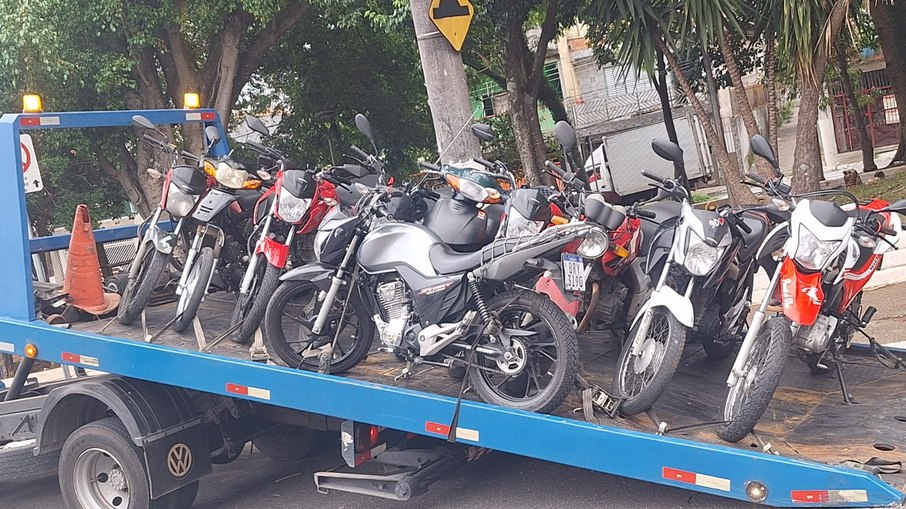 Foram apreendidos 47 motocicletas e 12 carros. Foram apreendidos 47 motocicletas e 12 carros.