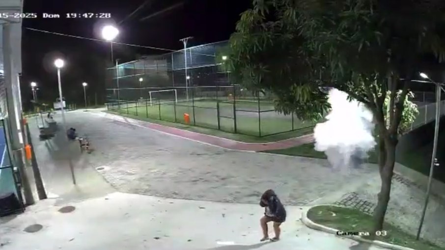 Câmeras de segurança registraram o momento em que granada explodiu na Arena Congonha