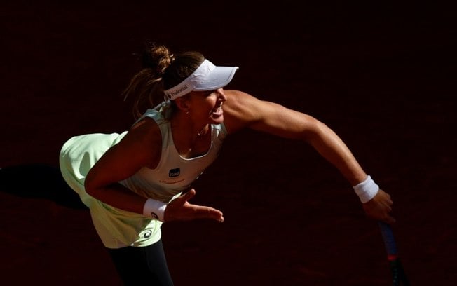 Bia Haddad Maia durante a partida das oitavas de final do Masters de Madri contra a grega Maria Sakkari