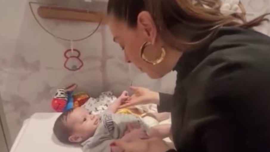 Filho de Claudia Raia encanta ao exibir sorrisos em vídeo com a mãe