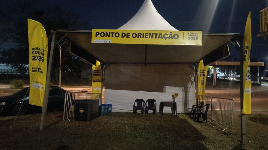 Tendas ao longo da rodovia Dutra Tendas ao longo da rodovia Dutra