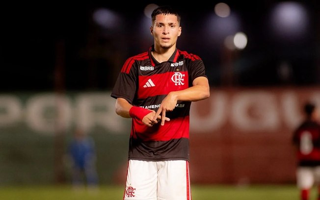 Camisa 10 do Flamengo, João Vitor fez o gol da vitória sobre o Corinthians