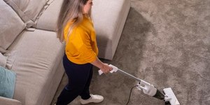 Aspirador de pó vertical é queridinho por apenas R$ 109; já viu?