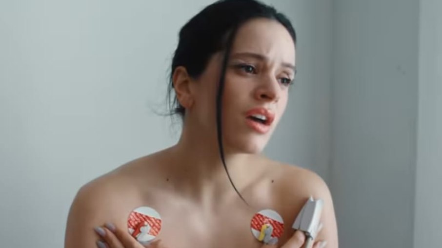 Rosalía em cena do videoclipe “Berghain”