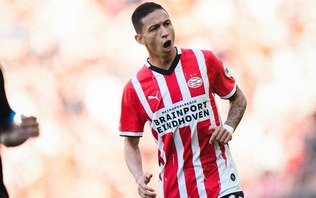 Mauro Júnior celebra liderança do PSV na penúltima rodada