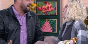 Ana Maria Braga debocha após ganhar peça íntima de fã na Globo