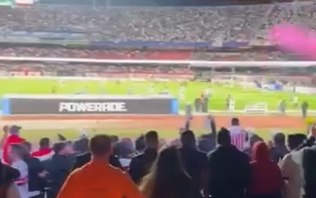 Vídeo mostra momento em que placa acerta torcedores no Morumbis