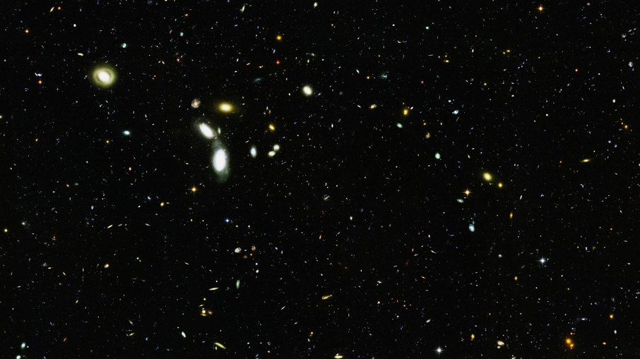 Aglomerado de estrelas no céu noturno Aglomerado de estrelas no céu noturno