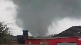 Tornado%20no%20RS%20teve%20ventos%20de%20200%20km%2Fh%2C%20segundo%20meteorologistas