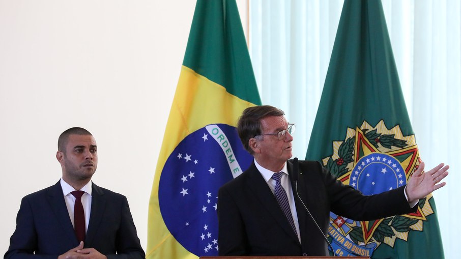 Bolsonaro durante o encontro com chefes de missão diplomática