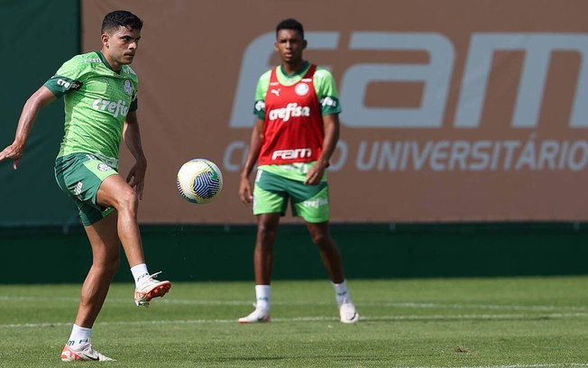 Bruno Rodrigues em ação com a camisa do Palmeiras