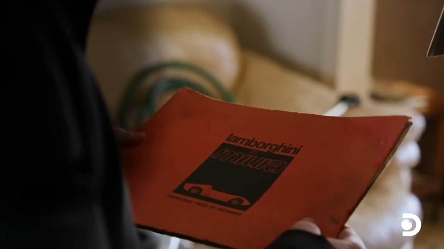 Manual original do Lamborghini Miura, peça rara que acompanha o carro desde sua fabricação Manual original do Lamborghini Miura, peça rara que acompanha o carro desde sua fabricação